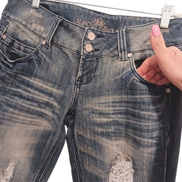 Almost Famous Distressed Jeans Sz 7 Blue Acid Wash Blue Embroidered Pockets Boho - Picture 4 of 16